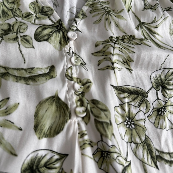 Joie Floral Peasant Blouse in Green & White – Size S - Picture 8 of 10